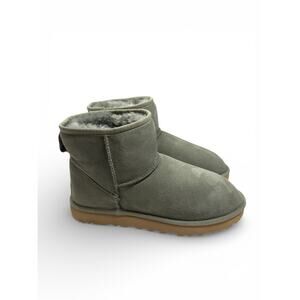 Size - 9 UGG Classic Mini II Moss Green Suede Sheepskin Boots Women’s 1016222